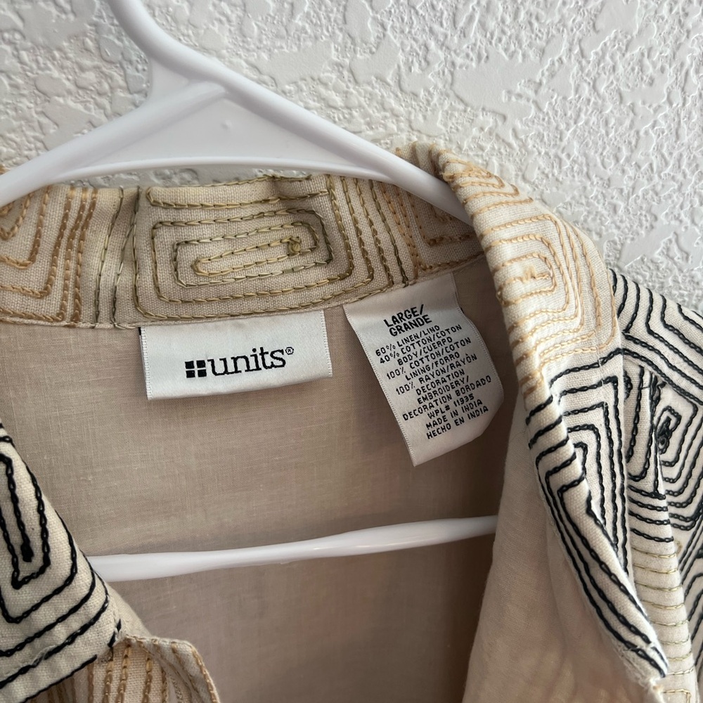 Elegant Geometric Patterned Blazer - image 3